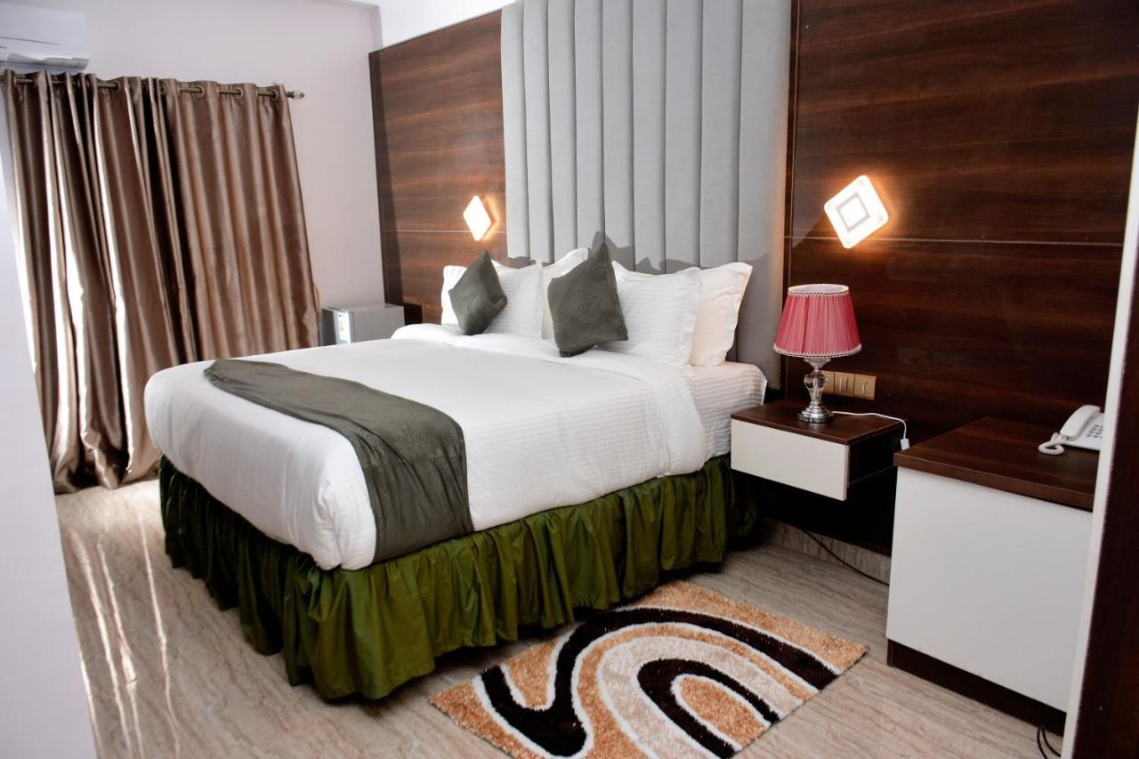 Vacation Villa Hotels And Suites Asaba Exterior photo