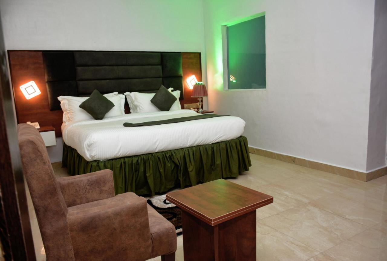 Vacation Villa Hotels And Suites Asaba Exterior photo